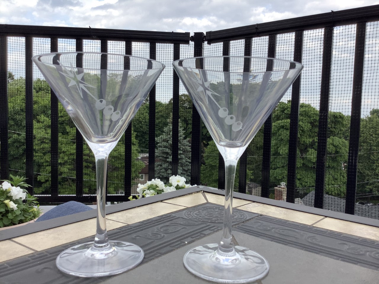 Starburst Olive Etched 10 ounce martini glasses set of 2 retro styled stemmed Cocktail Glasses.