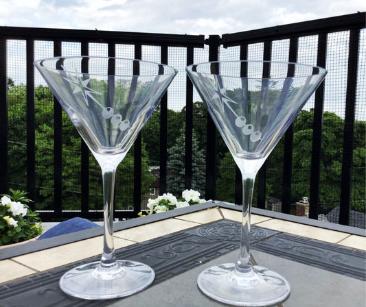 Starburst Olive Etched 10 ounce martini glasses set of 2 retro styled stemmed Cocktail Glasses.