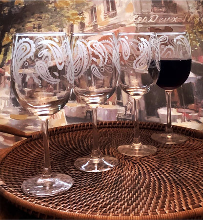 Paisley Design Sixties Etched Wine Glass Set – 4 Boho styled 16 ounce Glasses | Retro Chic Barware