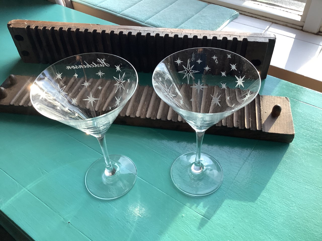 Personalized Retro Etched Martini glasses, Mid Century Custom Cocktail Glass housewarming gift Vintage Starburst Barware Celebration glasses